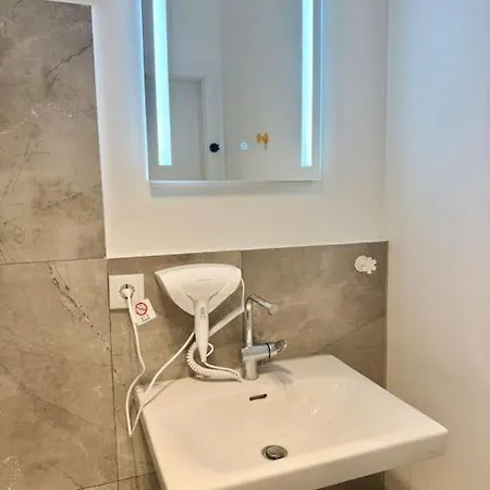 Apartamento Grosszuegiges Mit Patio Wiener Neudorf